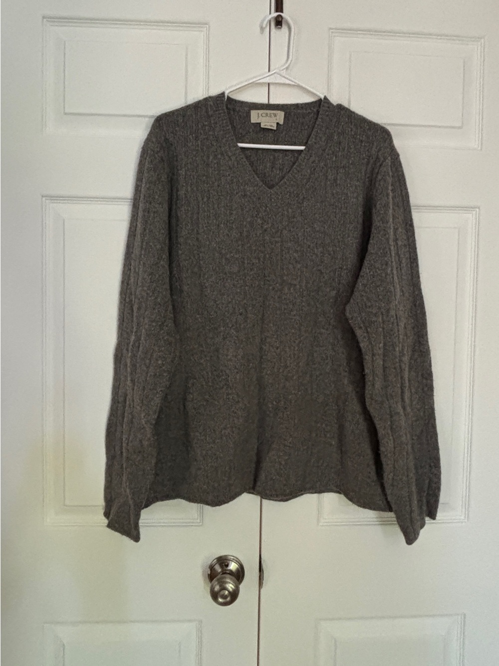 J.Crew Men’s L 100% Wool Gray V-Neck Cable Knit Sweater Made in Macau